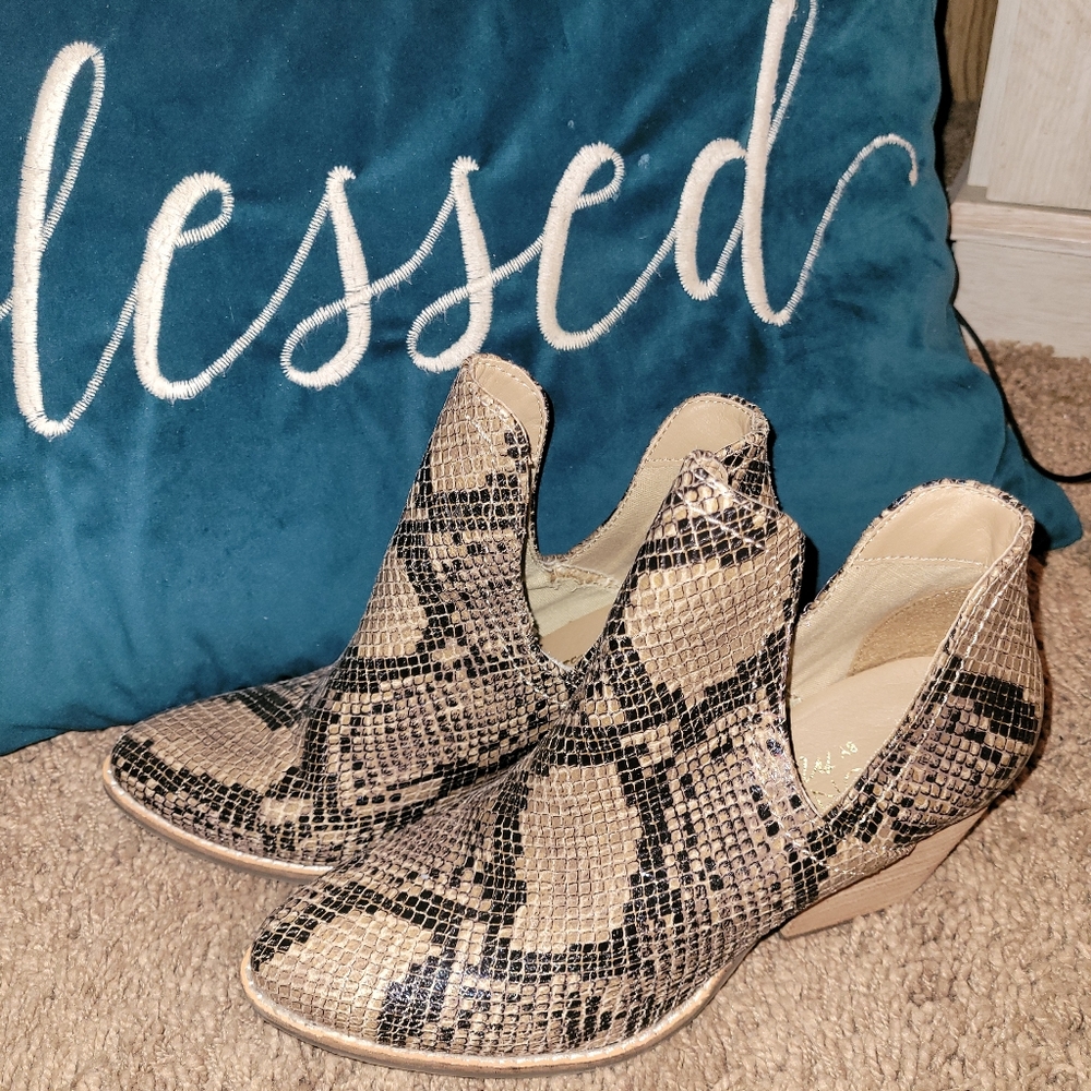 Women's booties